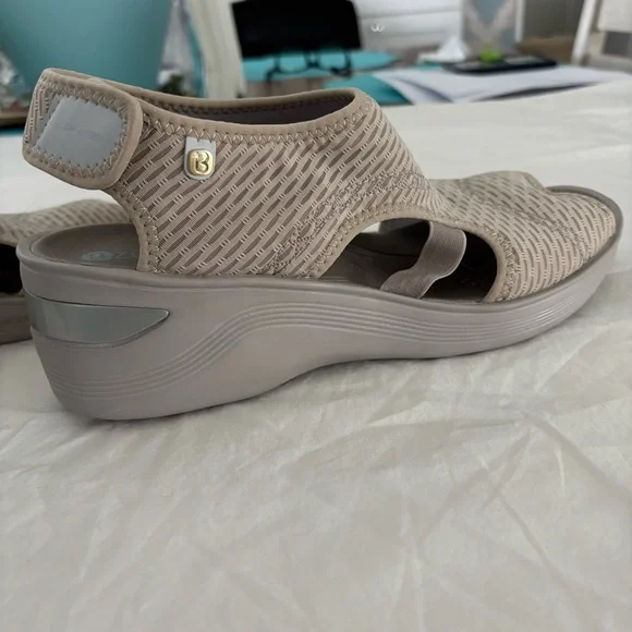 BZees Dream Sandal Beige 9.5 Synthetic Sole Hook and Loop Closure Machine Wash - Picture 8 of 14